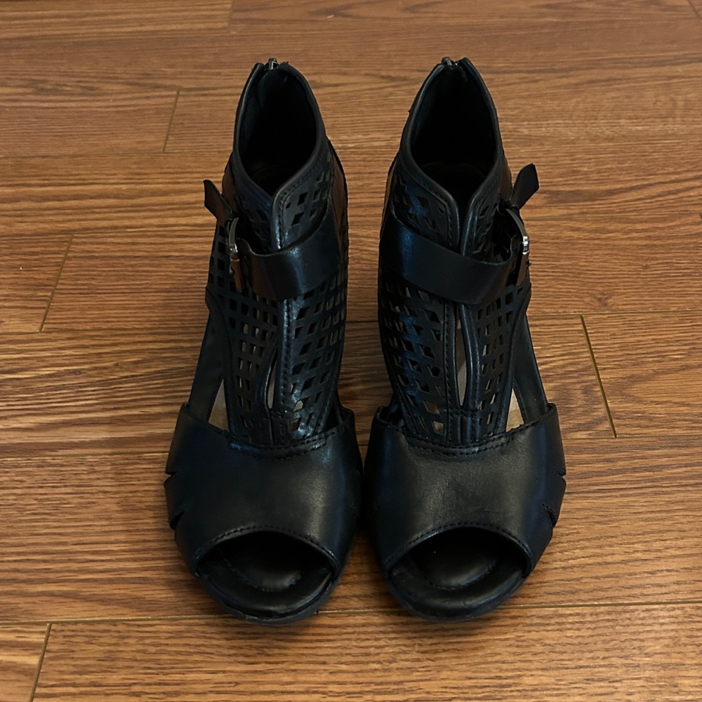 Earthies Black Virgo Peep Toe Booties - Picture 2 of 9